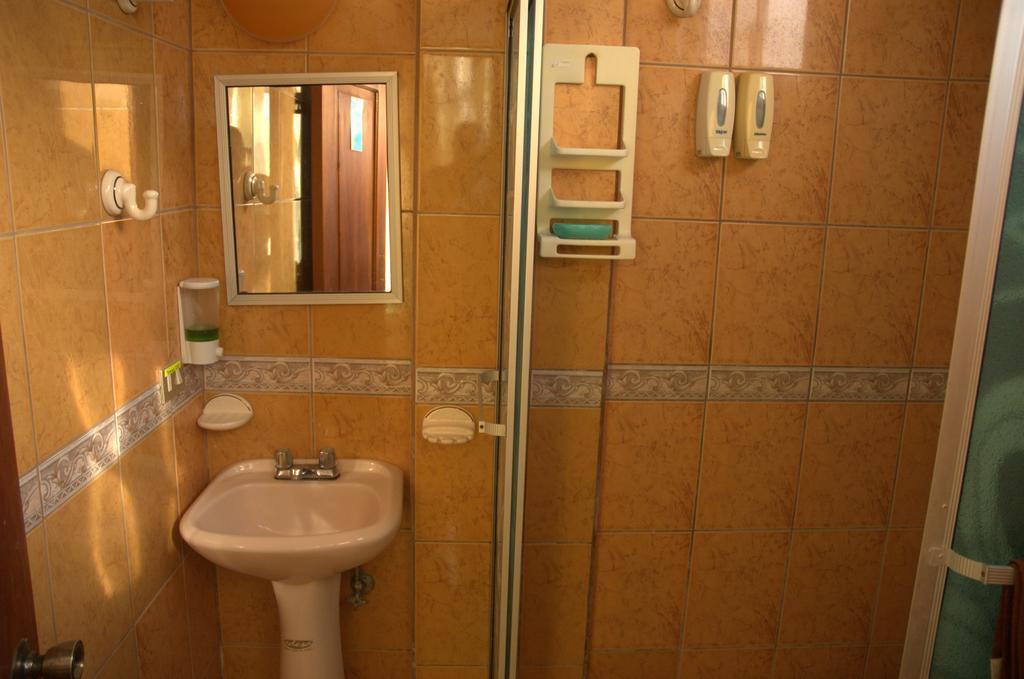 Hostal La Isla Del Descanso Puerto Villamil Ngoại thất bức ảnh