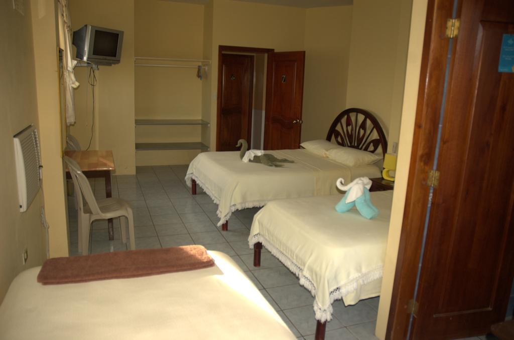 Hostal La Isla Del Descanso Puerto Villamil Ngoại thất bức ảnh