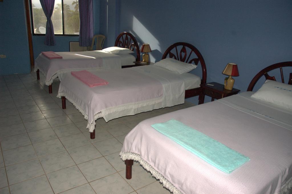 Hostal La Isla Del Descanso Puerto Villamil Ngoại thất bức ảnh