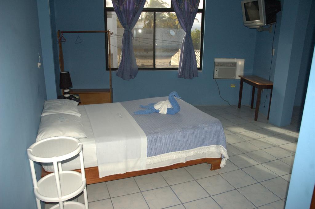 Hostal La Isla Del Descanso Puerto Villamil Ngoại thất bức ảnh