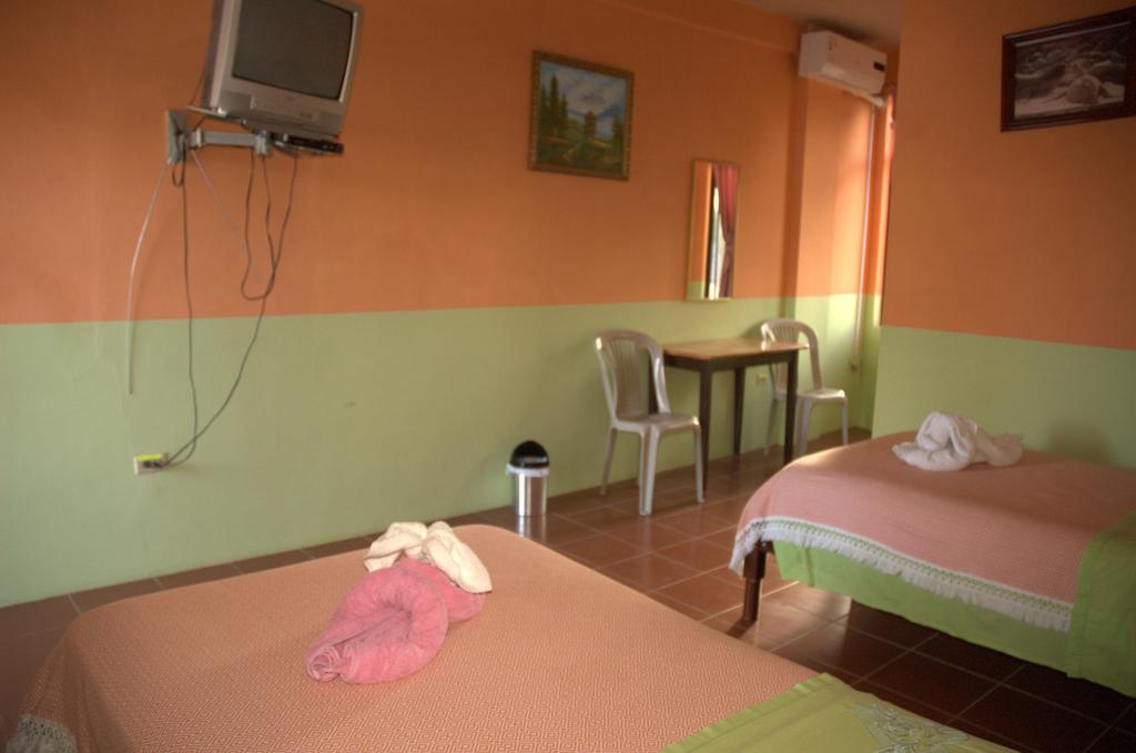 Hostal La Isla Del Descanso Puerto Villamil Ngoại thất bức ảnh