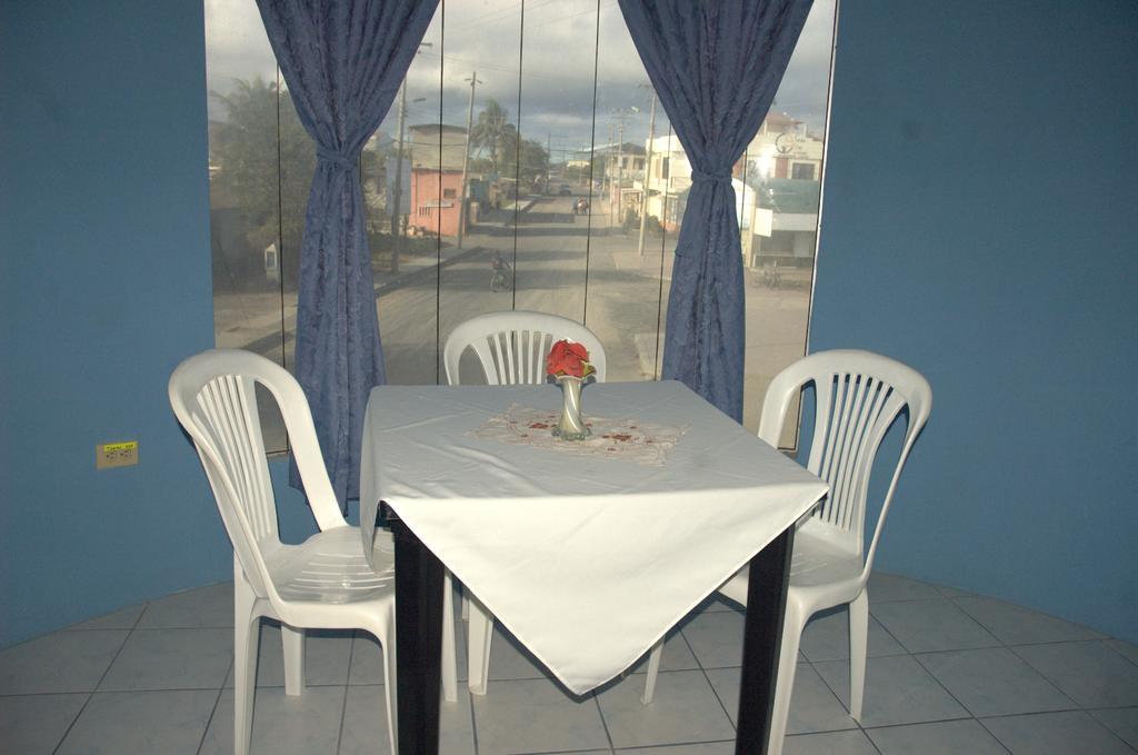Hostal La Isla Del Descanso Puerto Villamil Ngoại thất bức ảnh
