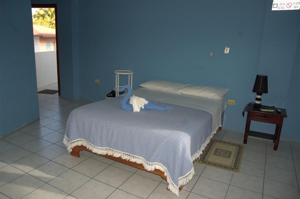 Hostal La Isla Del Descanso Puerto Villamil Ngoại thất bức ảnh