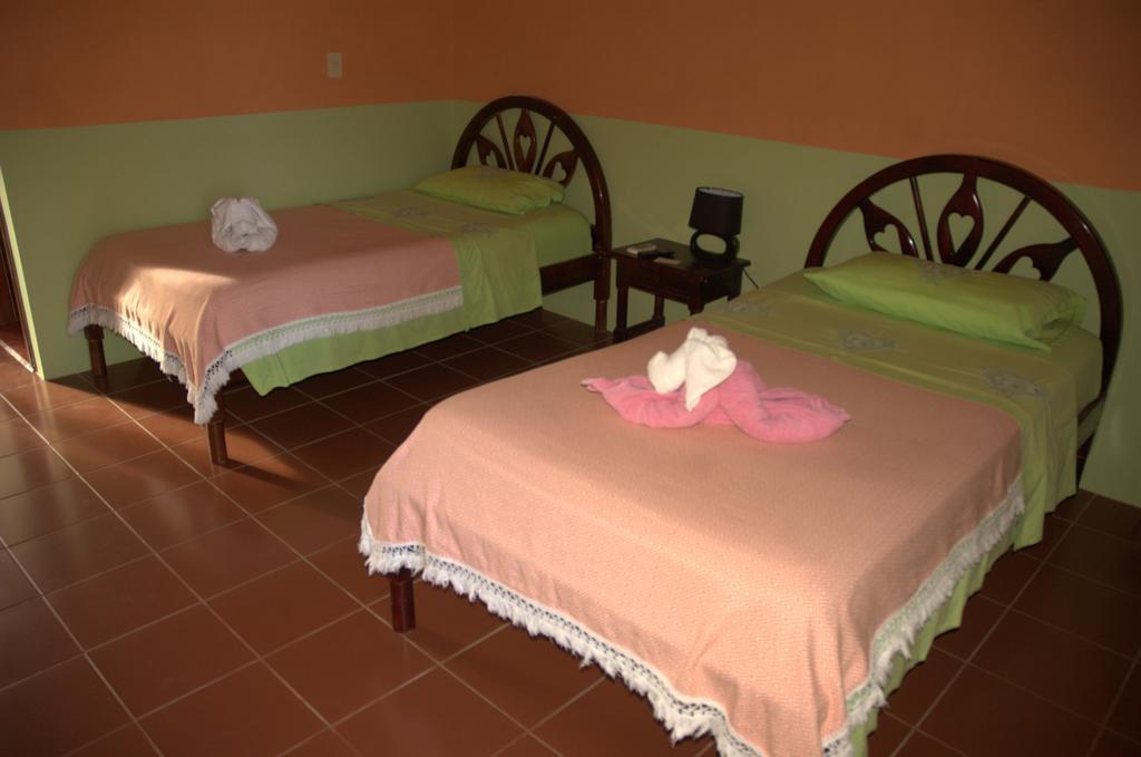 Hostal La Isla Del Descanso Puerto Villamil Ngoại thất bức ảnh