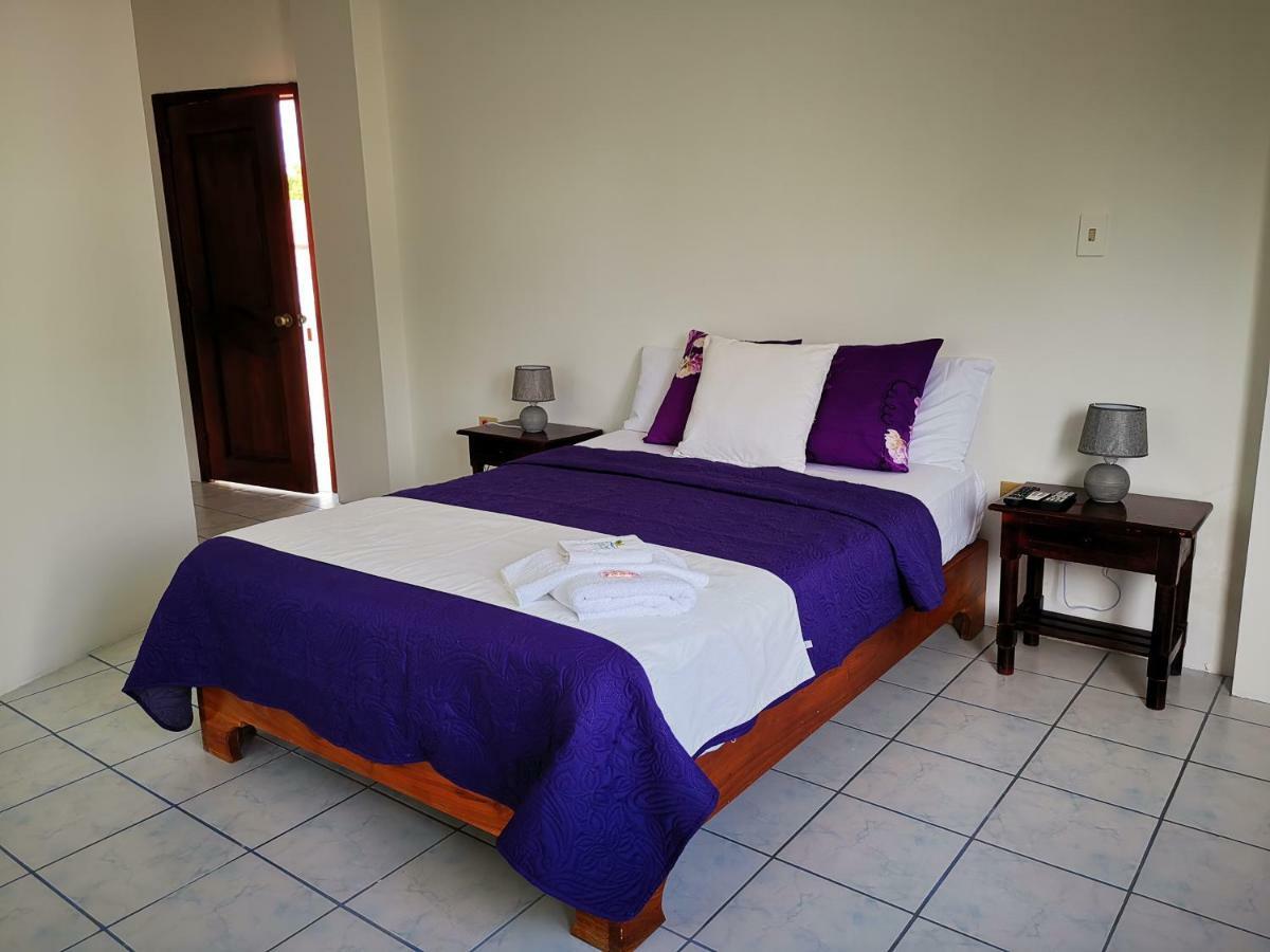 Hostal La Isla Del Descanso Puerto Villamil Ngoại thất bức ảnh