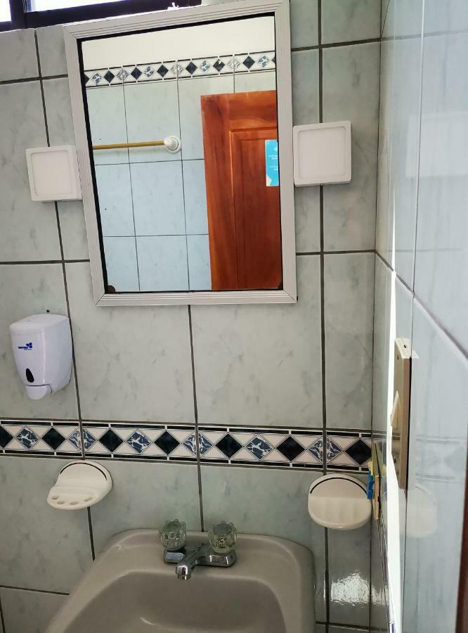 Hostal La Isla Del Descanso Puerto Villamil Ngoại thất bức ảnh