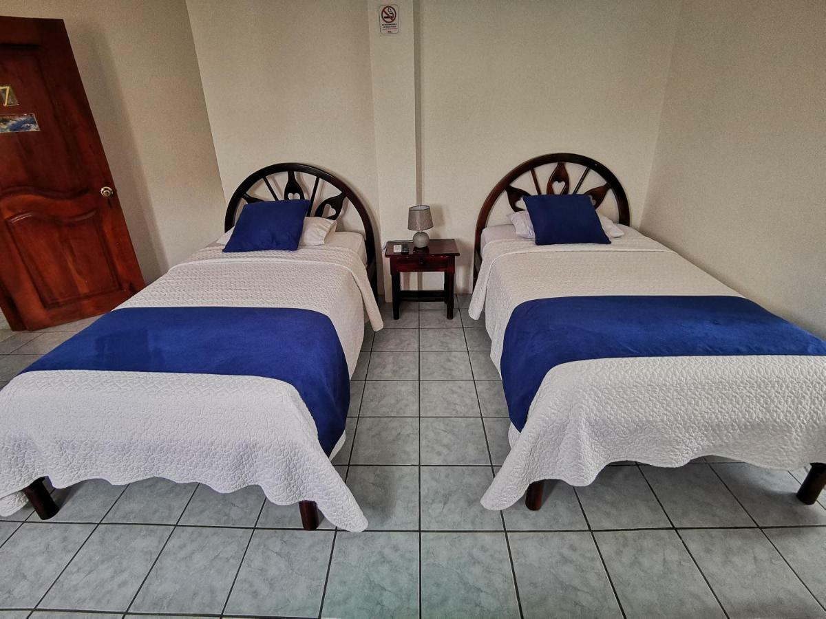 Hostal La Isla Del Descanso Puerto Villamil Ngoại thất bức ảnh