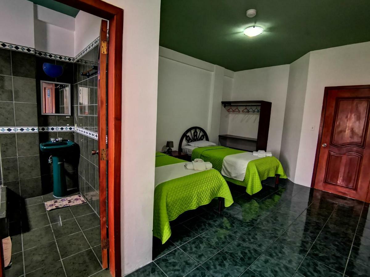 Hostal La Isla Del Descanso Puerto Villamil Ngoại thất bức ảnh