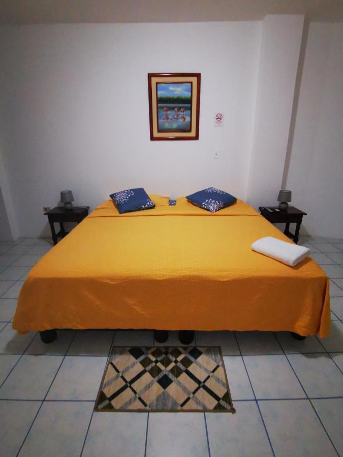 Hostal La Isla Del Descanso Puerto Villamil Ngoại thất bức ảnh